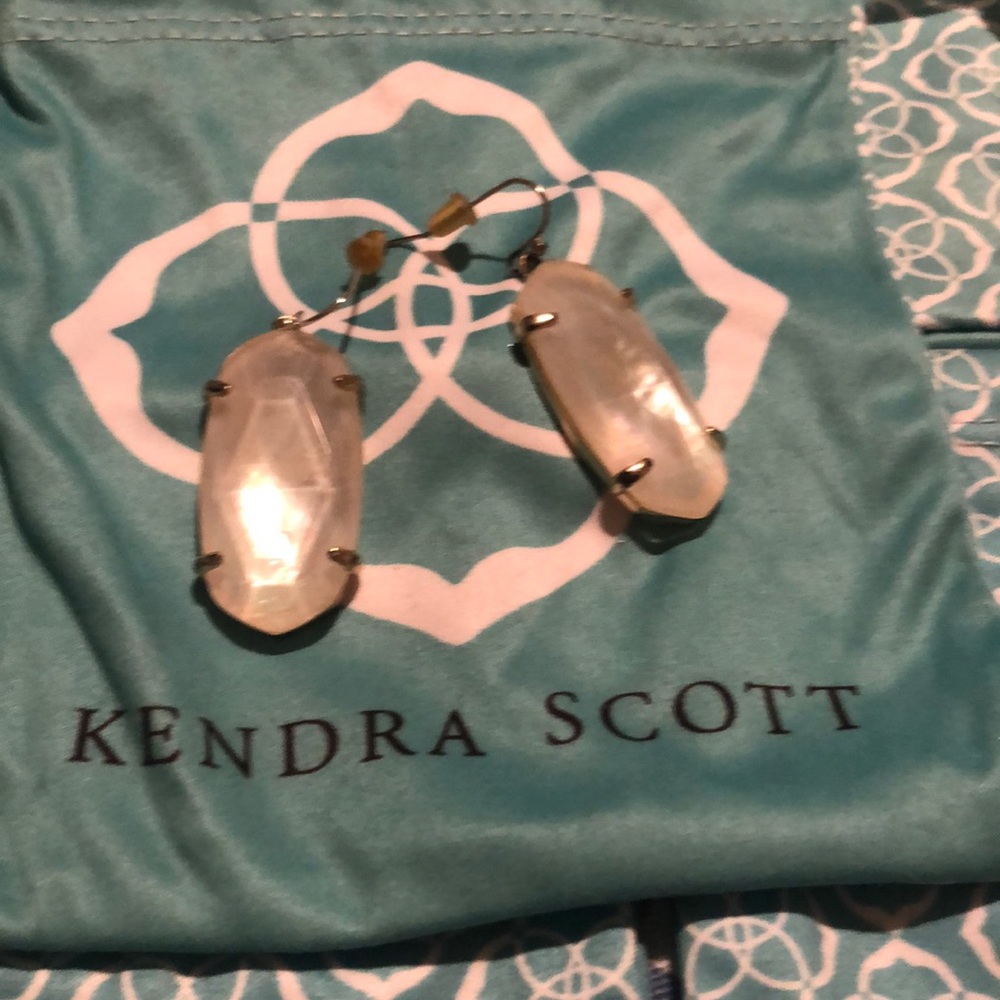 Kendra Scott whit ivory earrings